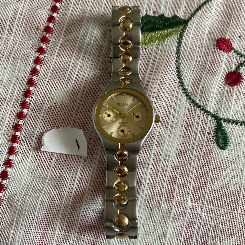 Kessaris Quartz 12132 Japan Movt Wrist Watch Runs Needs battery.